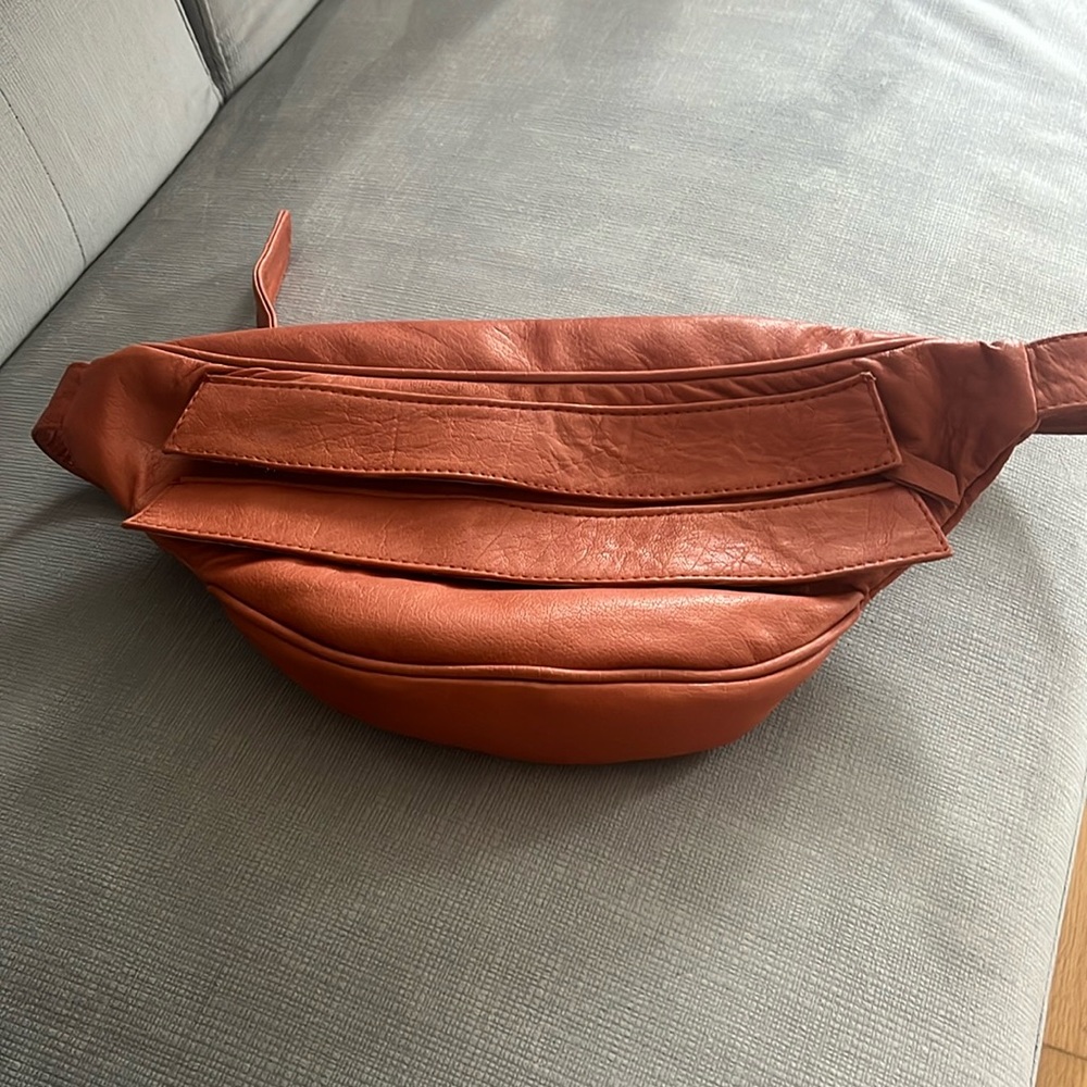 FALL!! MAJOR PRICE DROP ⬇️ Monzoon handmade Leather Crossbody Bag - Tangerine!